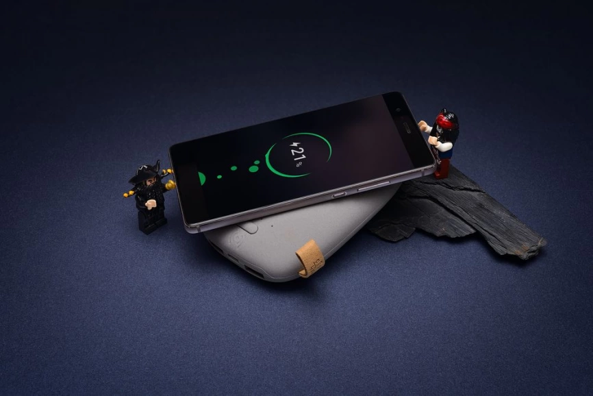 Аккумулятор с беспроводной зарядкой Pebble Wireless 9000 мАч, винный фото 10