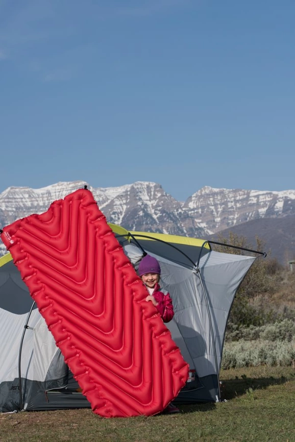 Надувной коврик Insulated Static V Luxe, красный фото 2