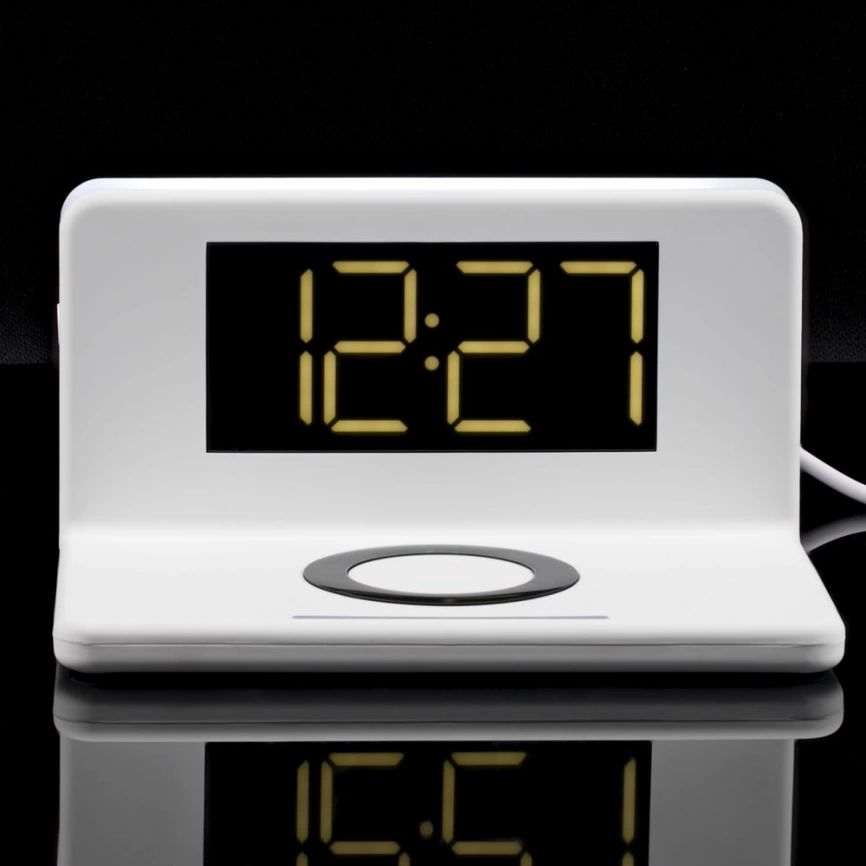 Часы настольные с беспроводным зарядным устройством Pitstop, белые фото 10